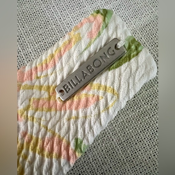 NWT Billabong Ur a Dream Hike Bikini Bottom, High Cut Floral, Size Medium. - Picture 7 of 9